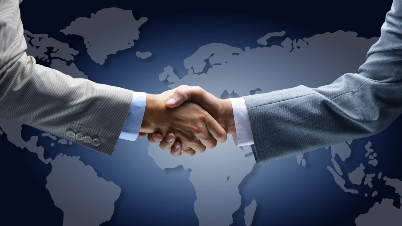 Integrazione linguistica post-acquisizione: rischi e soluzioni aziendali