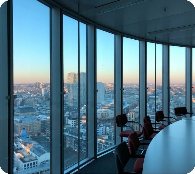 Corsi Executive English boardroom