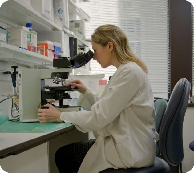 Expert English lab technician